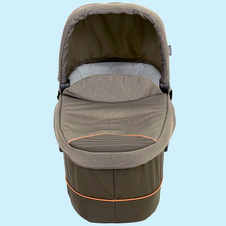 Front angle of Graco Evo XT luxury carrycot